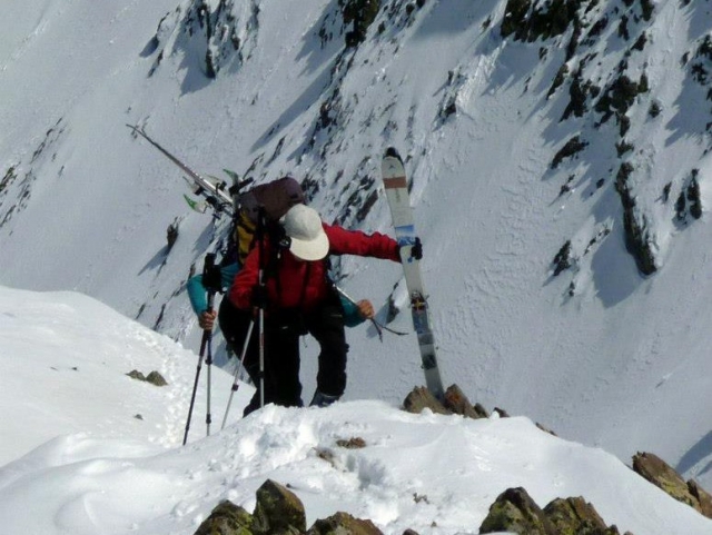 Cargando con el material de esqui